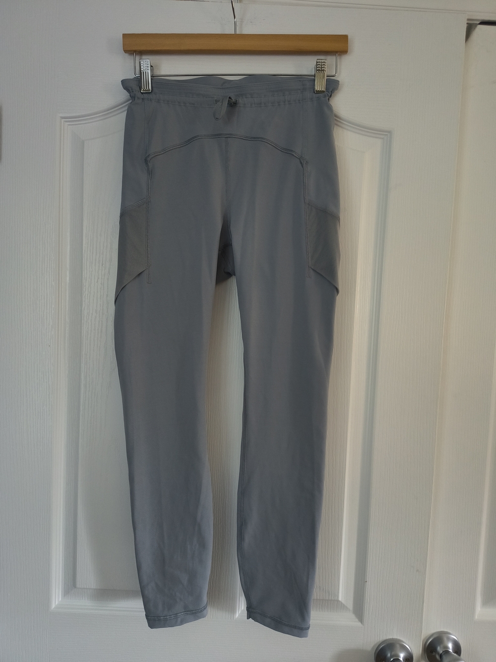 Lululemon Women's Gray High Rise Leggings with Mesh Side Panels Size 8